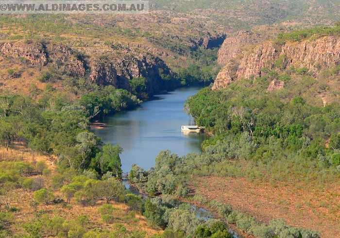 678x467 pixels (273K)